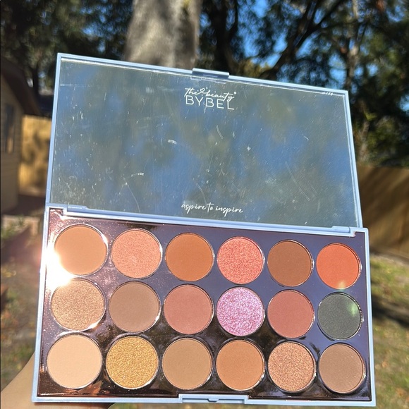 The Beauty Bybel Palette - Picture 2 of 4